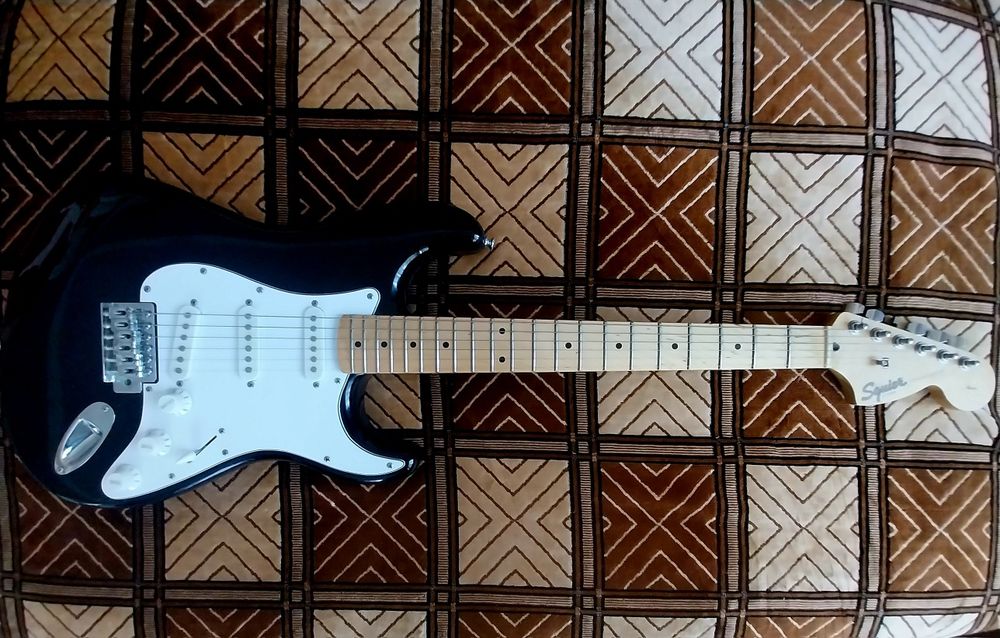 Squier by Fender Affinity електрогітара