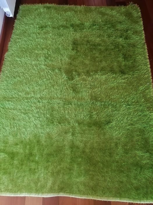 Tapete verde em algodão