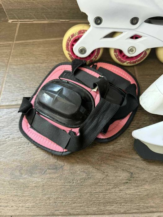 ŁYŻWO-ROLKI RÓŻOWE w zestawie wymienne łyżwy i ochraniacze na kolana