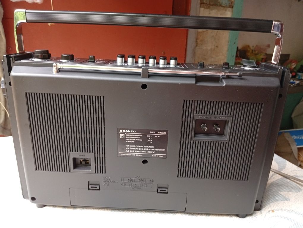 Магнитофон Sanyo M4500KE.