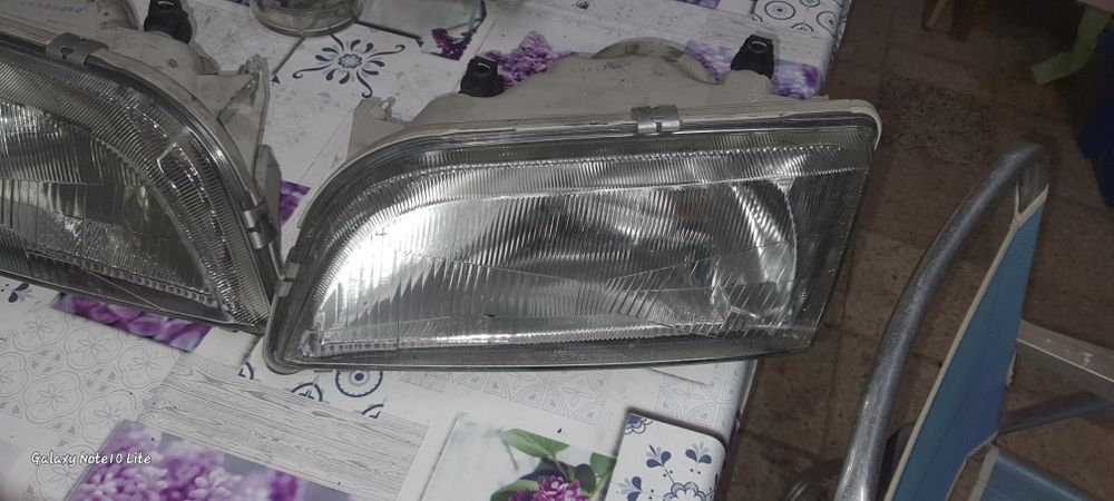 Vendo dois farois para volvo v40 de 1997