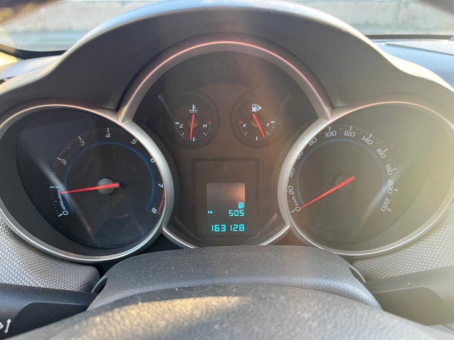 Chevrolet Cruze 1.6 LS (2010) – Bem estimado