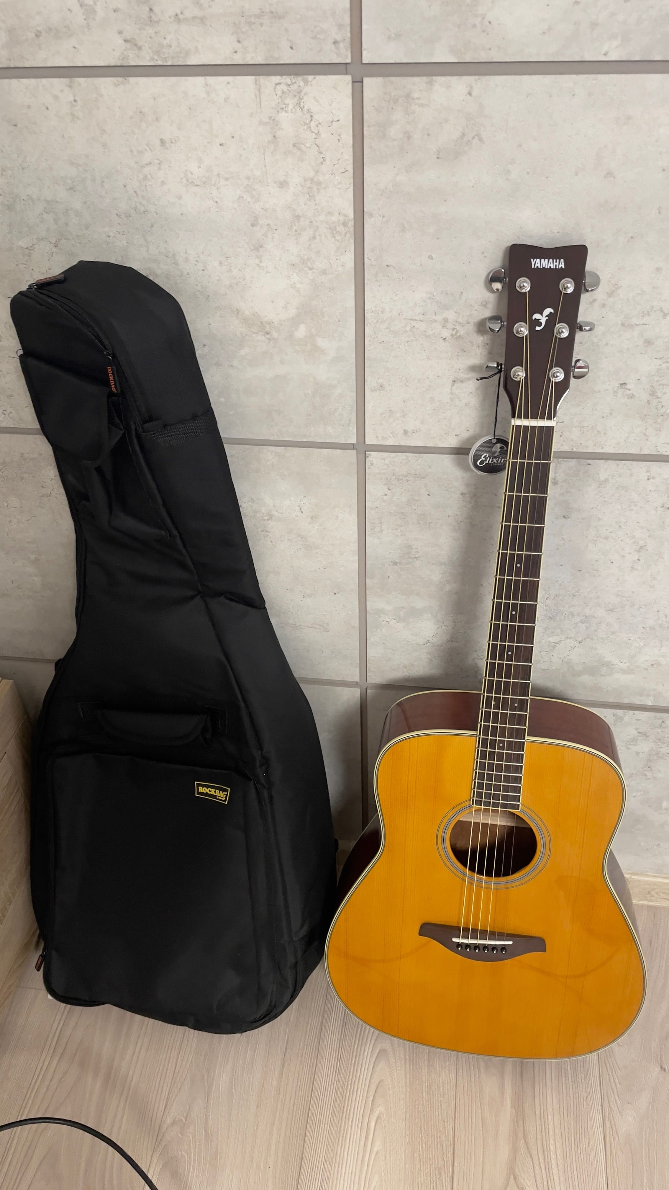 Guitar Yamaha FG-TA Transacoustic