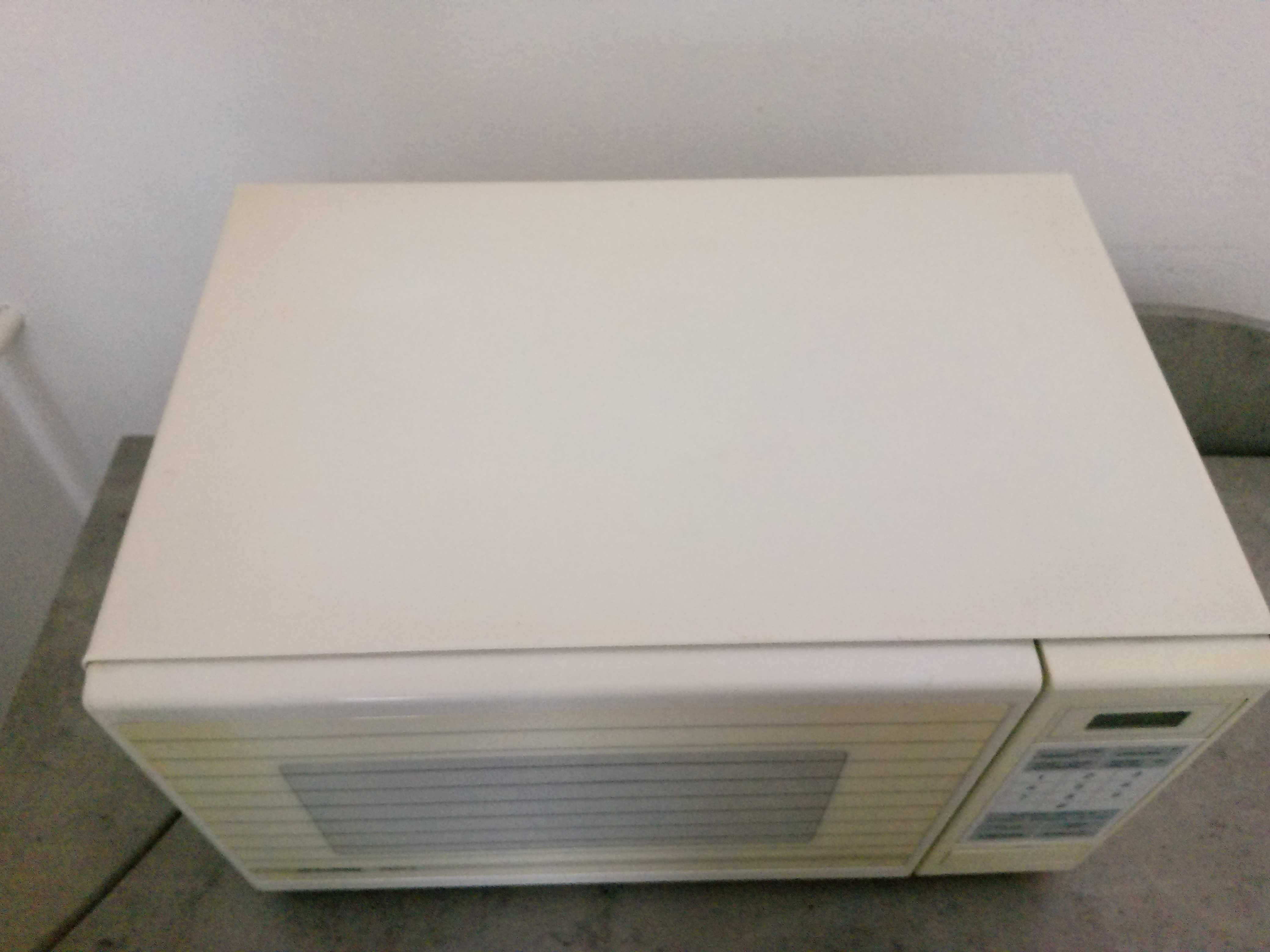 Kuchenka mikrofalowa niemiecka Privileg - 1250 W