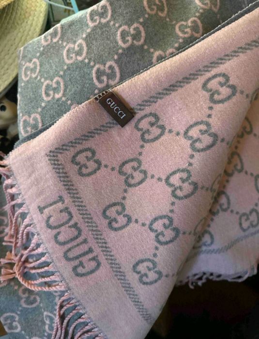 Lenço gucci novo