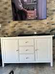 Komoda hemnes z wynienionymi uchwytami