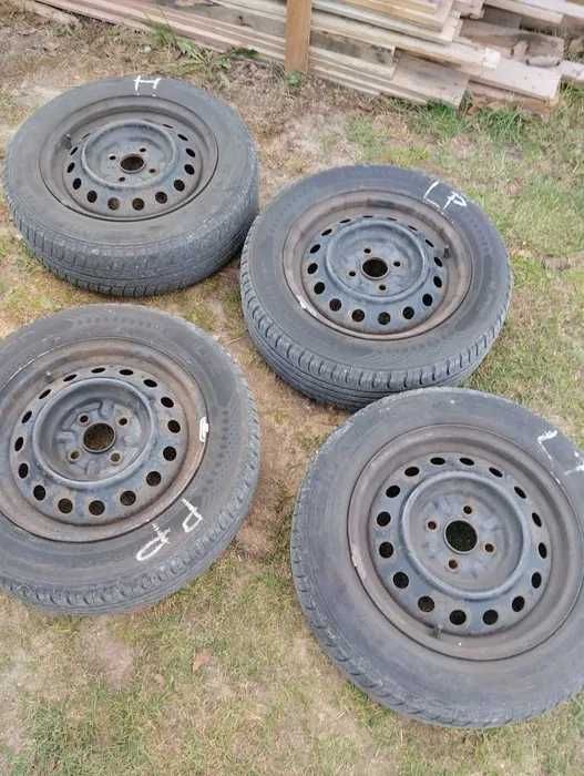 4 felgi z oponami zimowymi Toyota Yaris 1