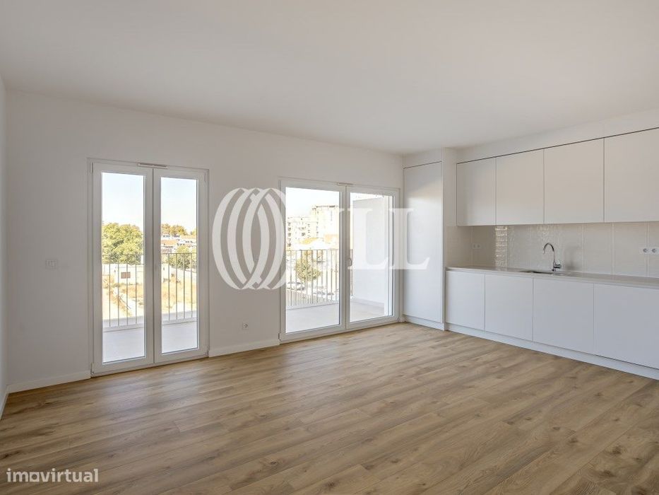 Apartamento T2 com garagem, no condomínio JABA, Barreiro