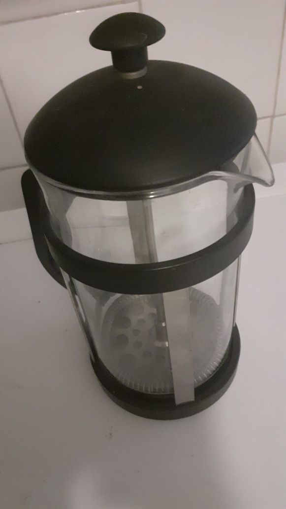 Cafeteira  em pirex e inox nunca usada com altura 22cm