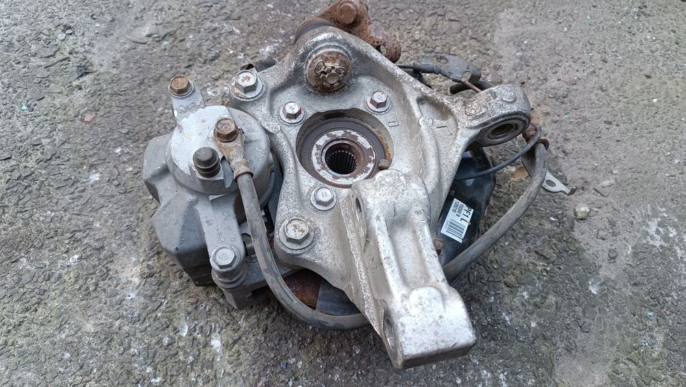 Цапфа Toyota Prius 30 2009 — 2017 оригінал