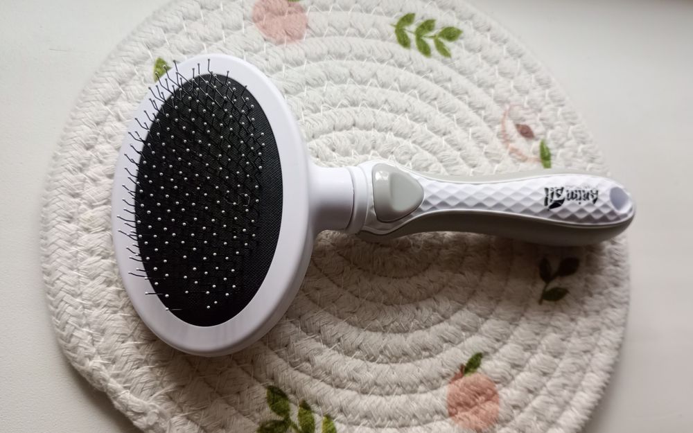 Пуходерка, розчіска,