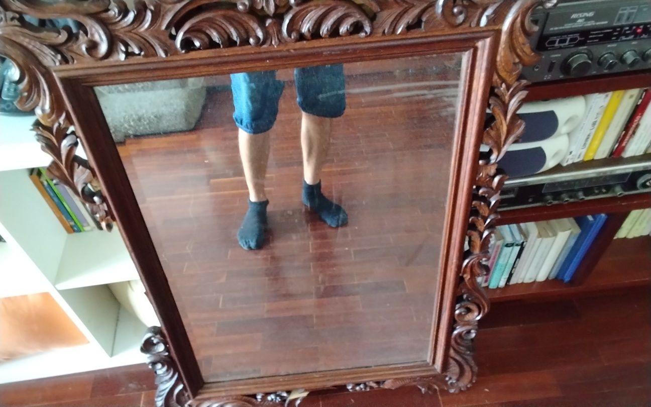 Espelho muito antigo