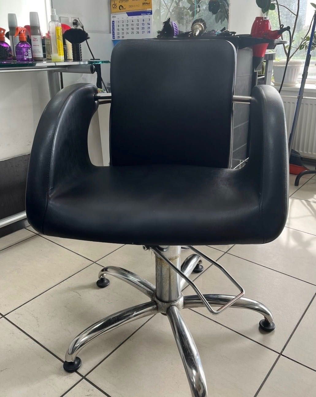 Продам перукарські крісла