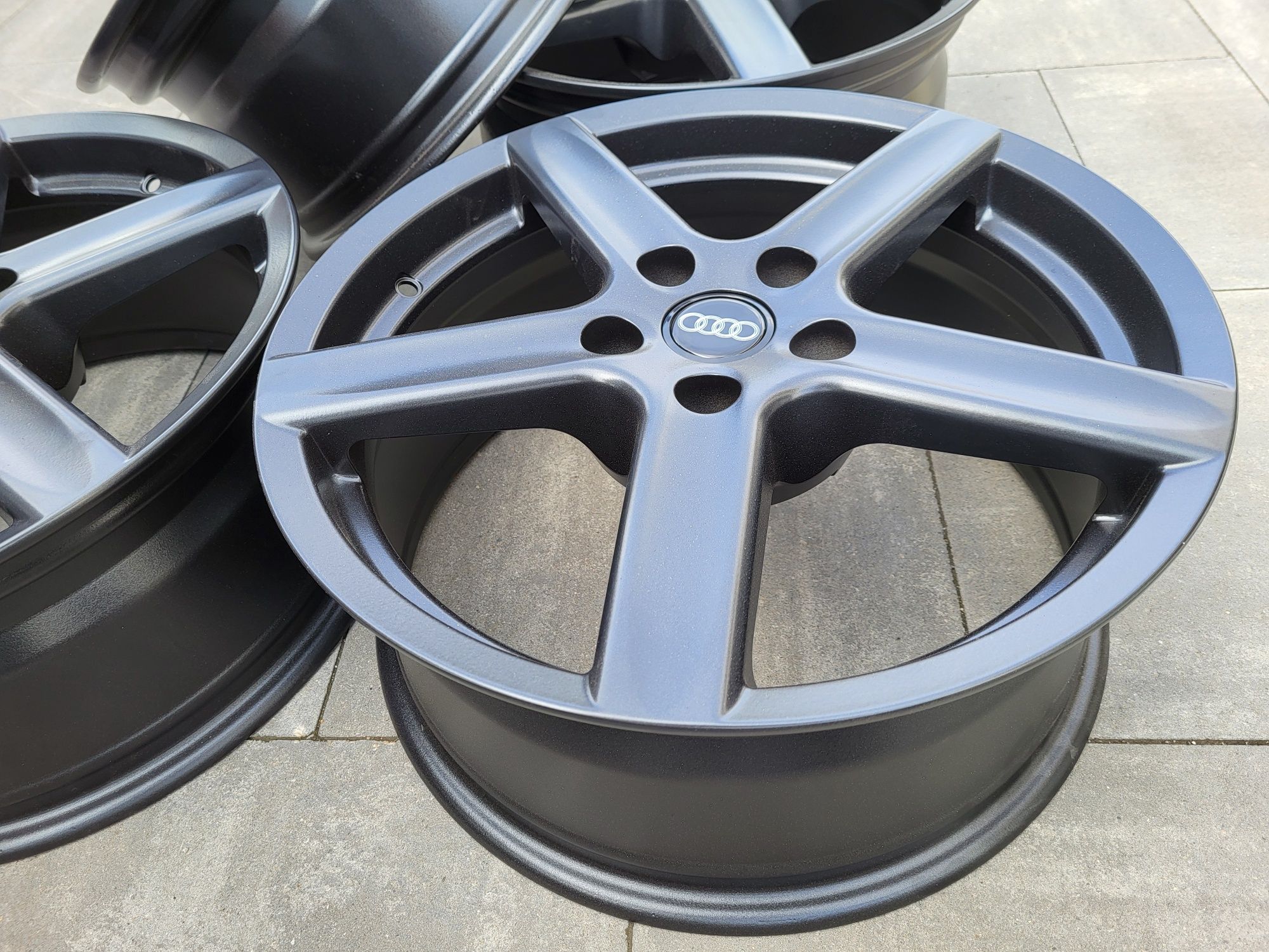Felgi 17 Audi A4 B8 B9 A5 A8 5x112 ET28 czarny mat