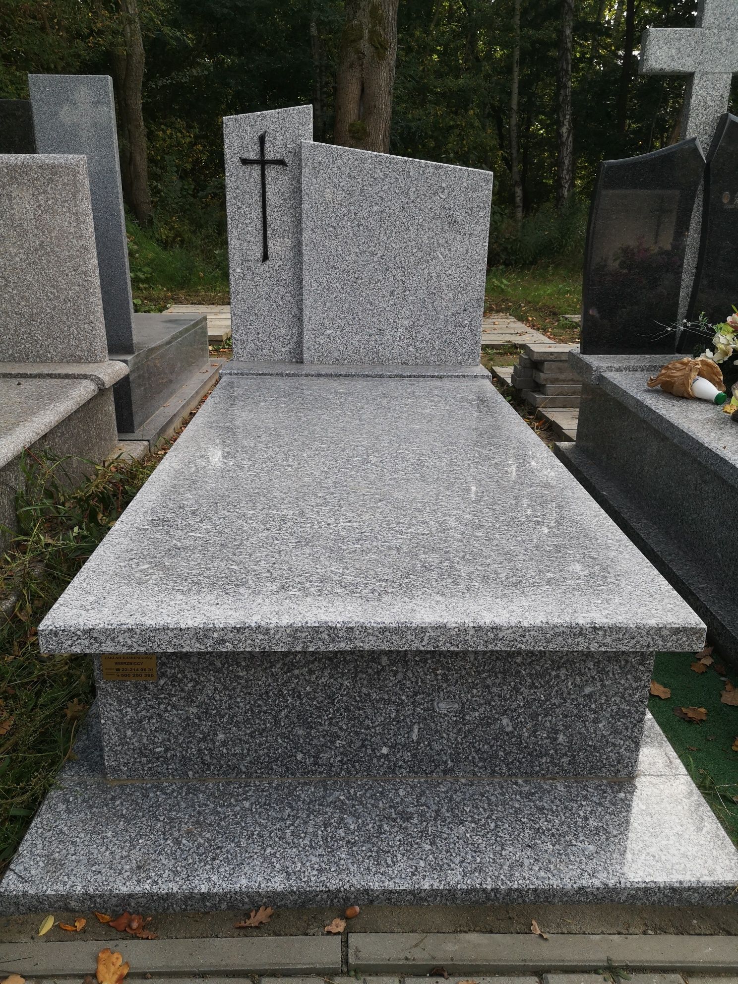 Nagrobek, Pomnik