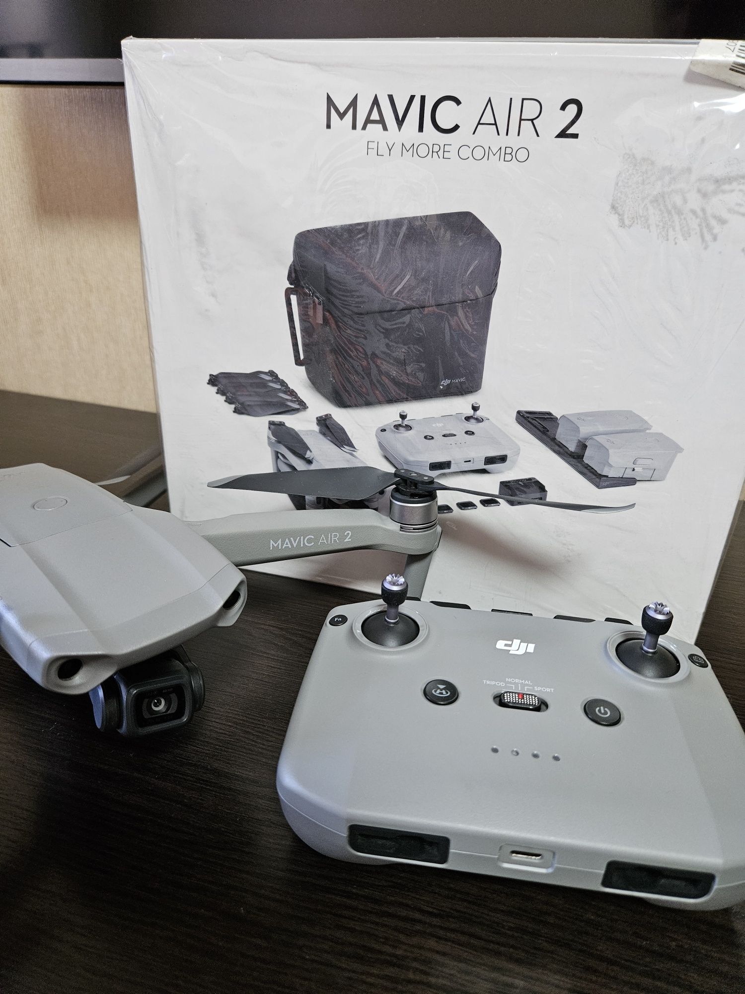Квадрокоптер DJI Mavic Air 2 Fly More Combo