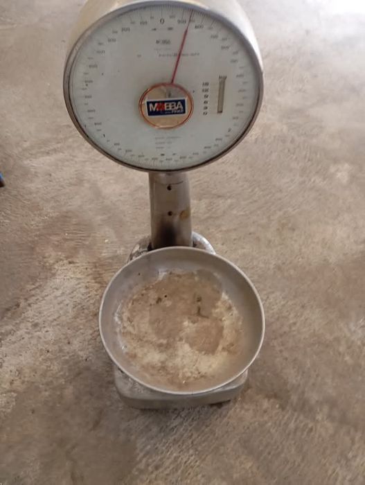 Vendo esta balança muita bonita bom estado a trabalhar muito bem