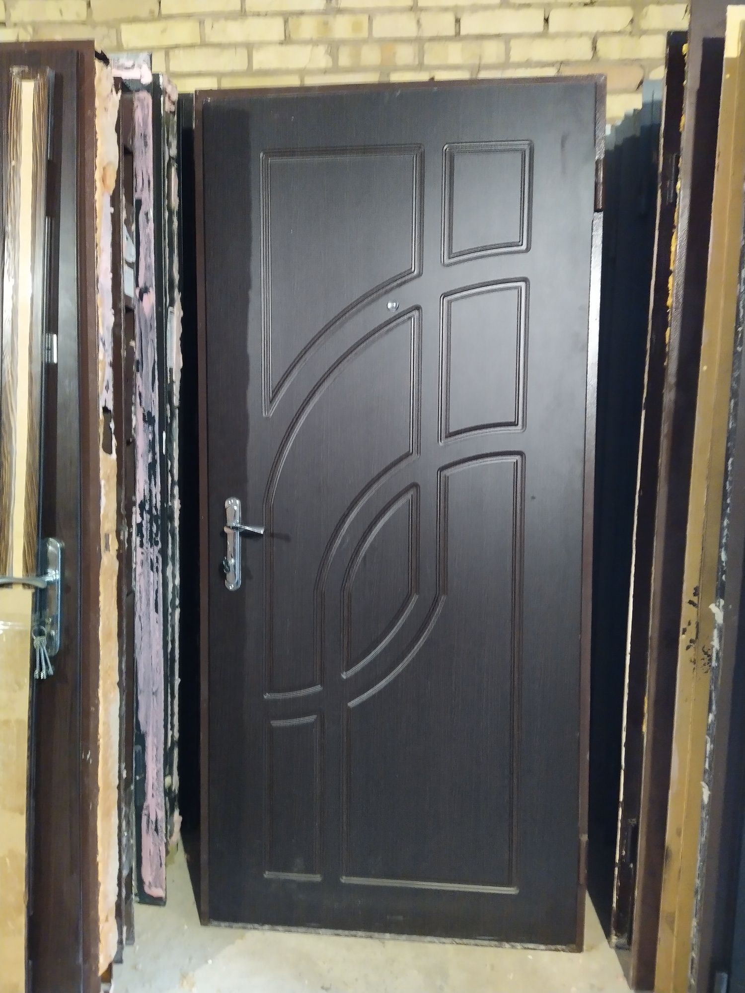 вхідні двері металеві з МДФ накладками 86/96/205
