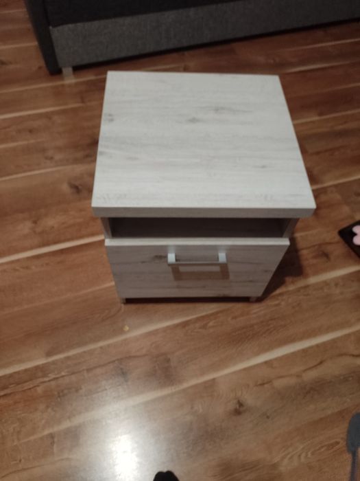 Szafka nocna zadbana