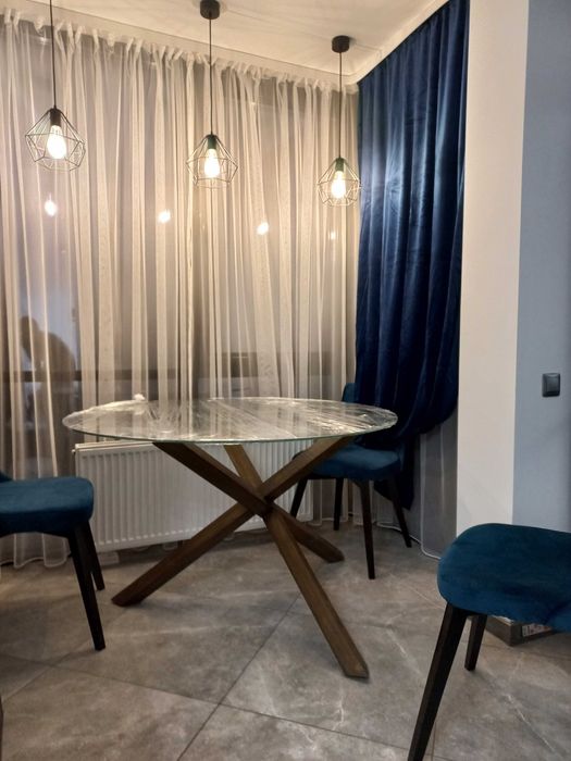 Стіл обідній круглий