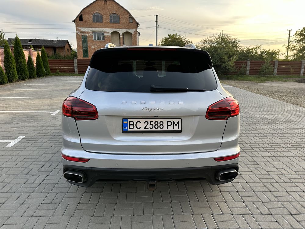 Porsche cayenne 2015