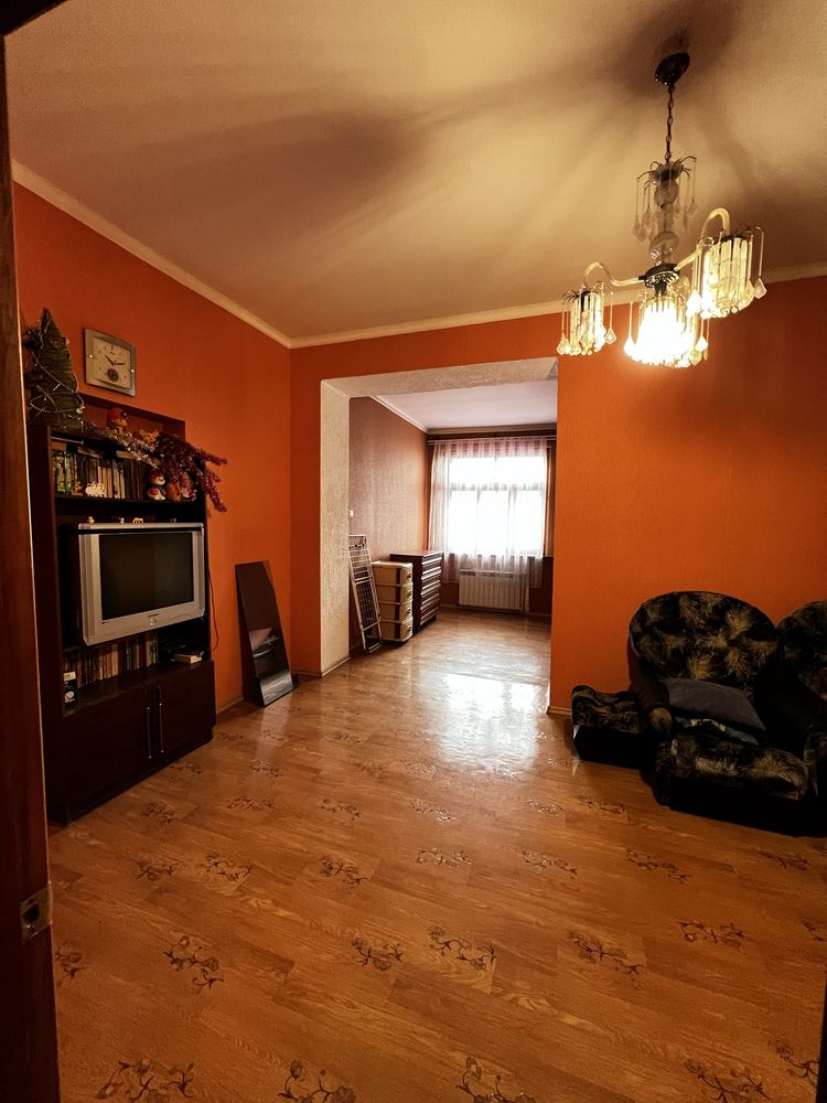 В Продажу 3 к к в Лісках / вул. Курортна