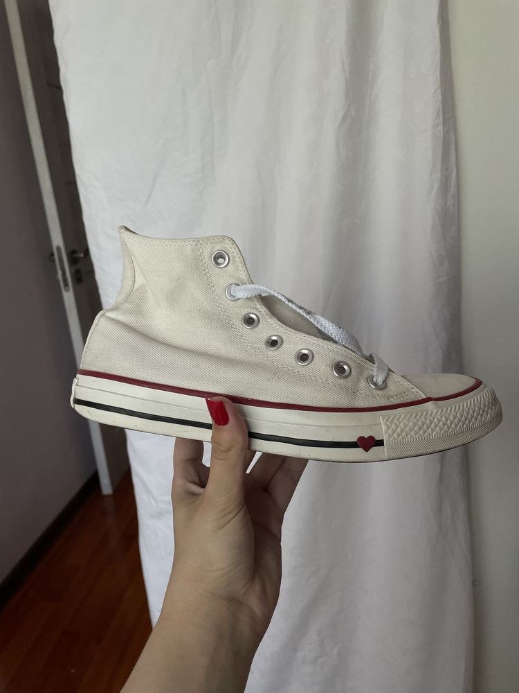 Оригінальні жіночі кеди Converse
