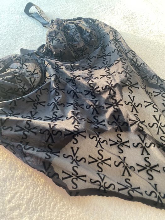 Body czarne koronkowe Victoria’s Secret VS logowane cyrkonie diamenty