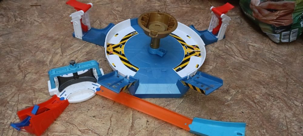 Hot wheels треки і машинки
