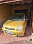 Toyota yaris  samochód osobowy
