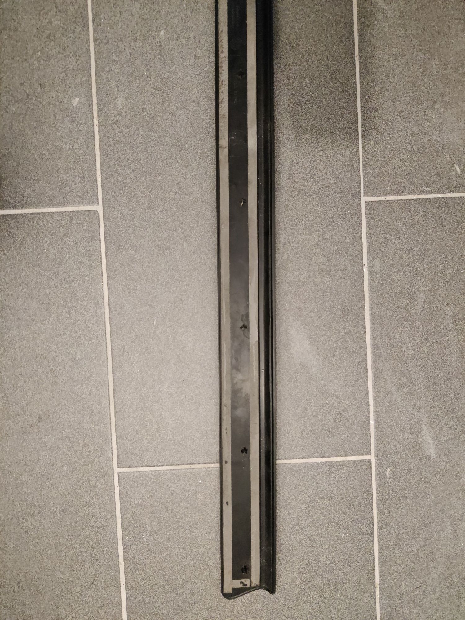 Listwy boczne prawa strona lx7z Audi a3 8p 3 drzwi