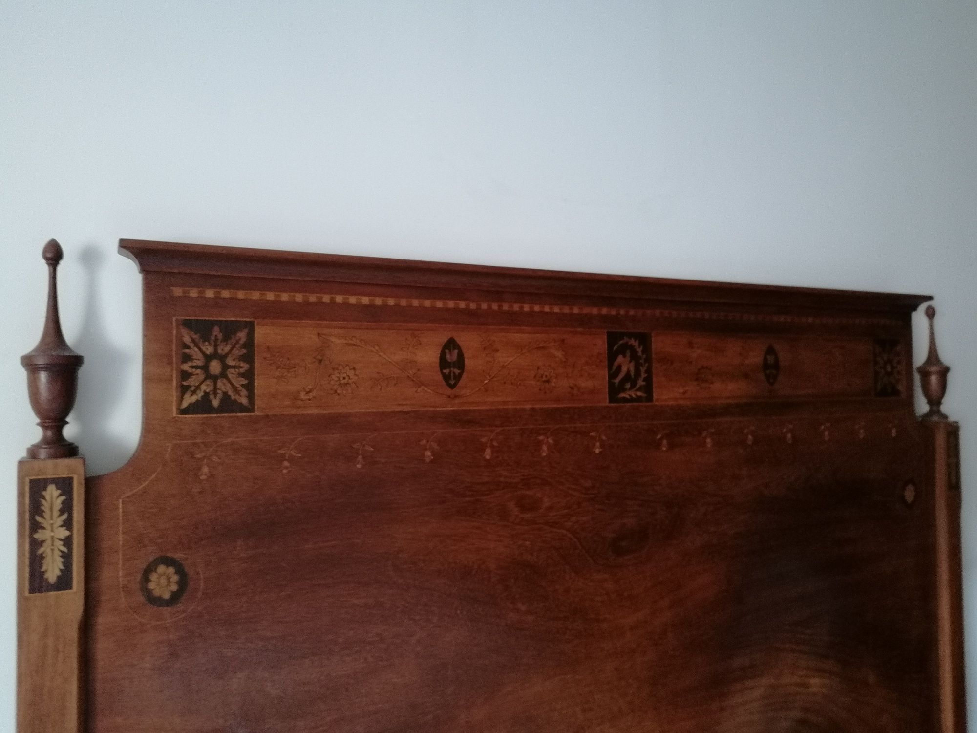 Cama casal D. Maria em excelente estado.