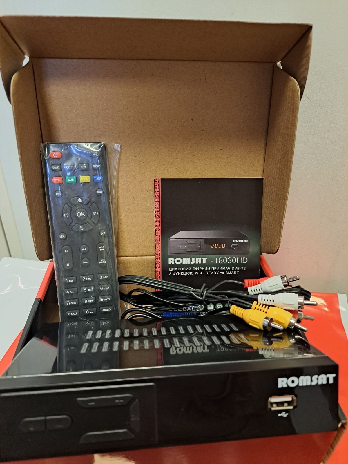 Цыфровой эфирный Т2 тюнер DVB-T/T2/C Romsat T8030HD ОПТ!Акция!