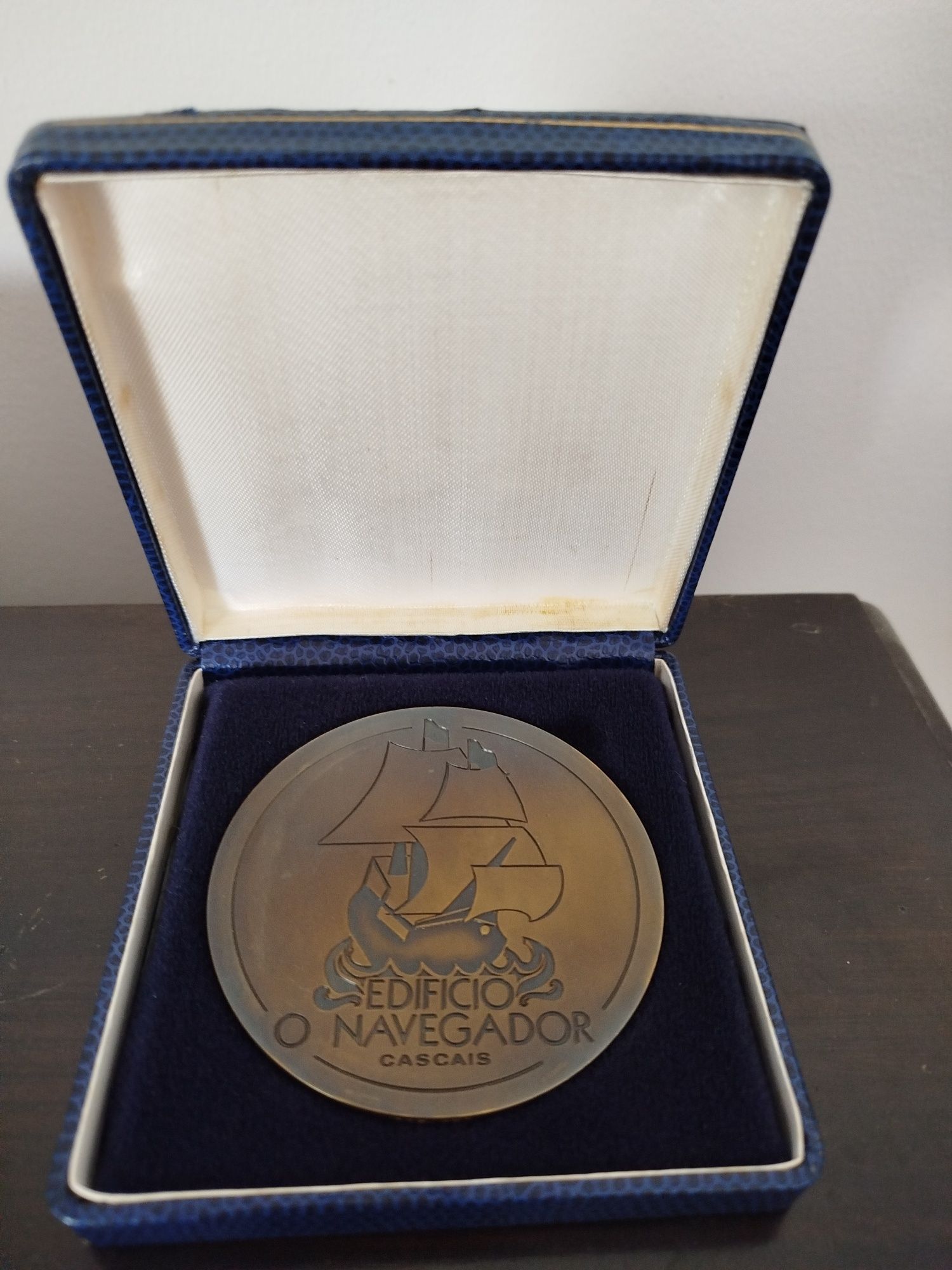 Rara Medalha em bronze Edifício O Navegador, Cascais