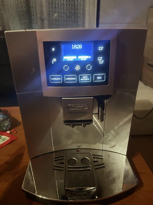 Ekspres ciśnieniowy DeLonghi Perfecta ESAM 5600.