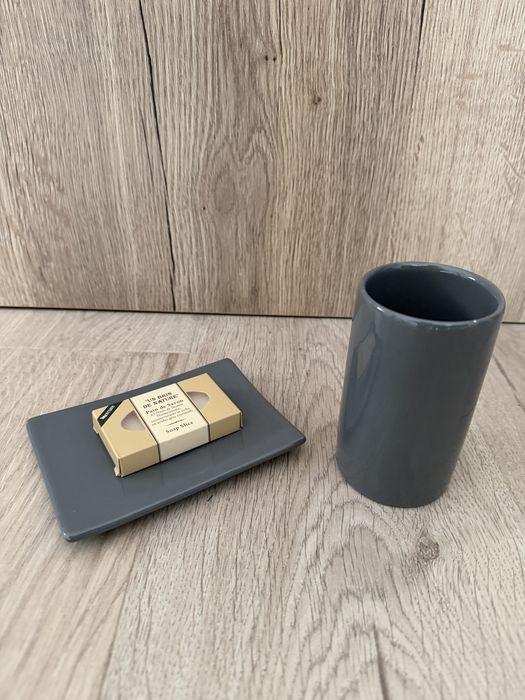 Mydelniczka i kubek na szczoteczki - używane