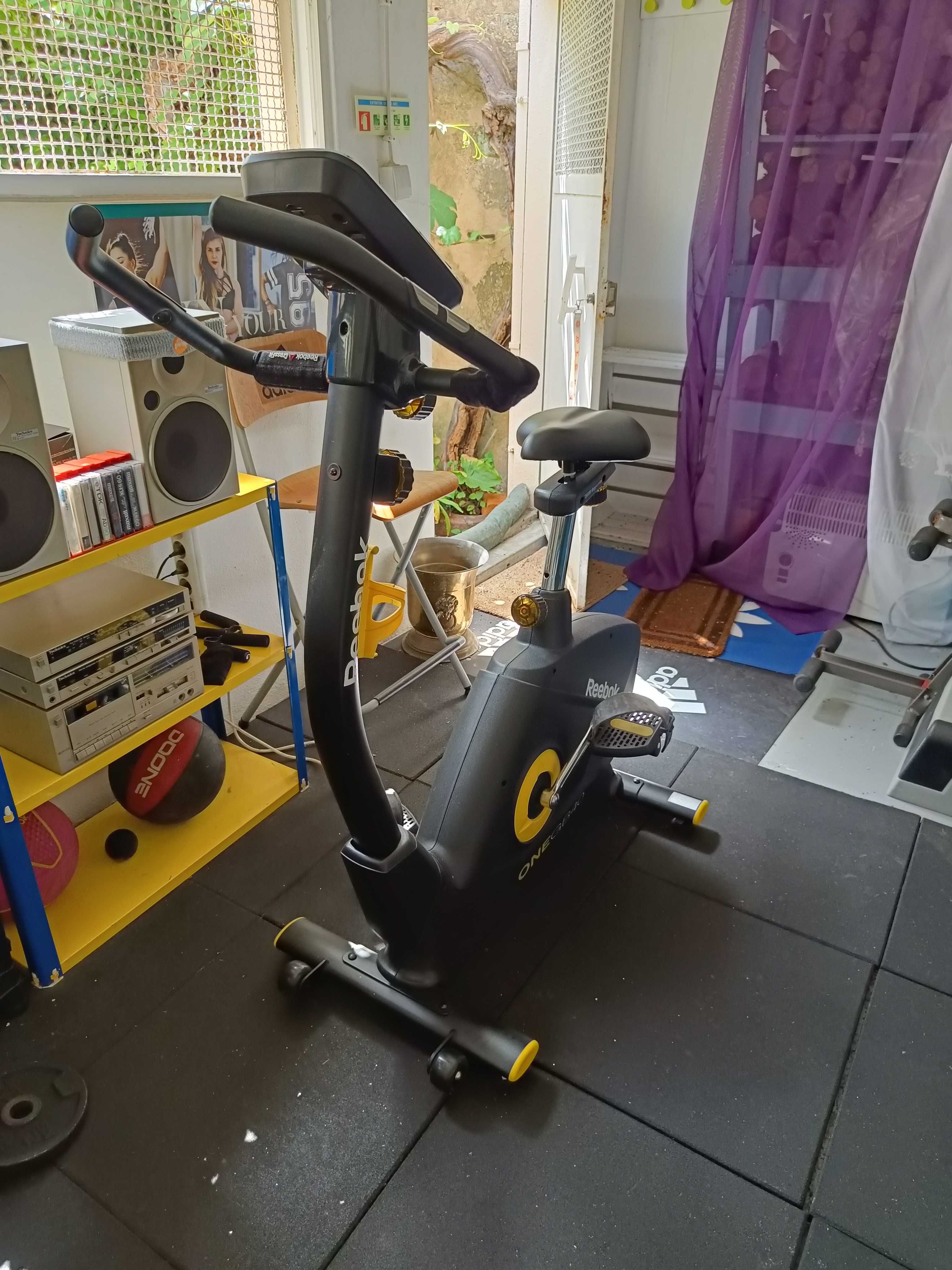 Bicicleta Estática Reebok One GB40