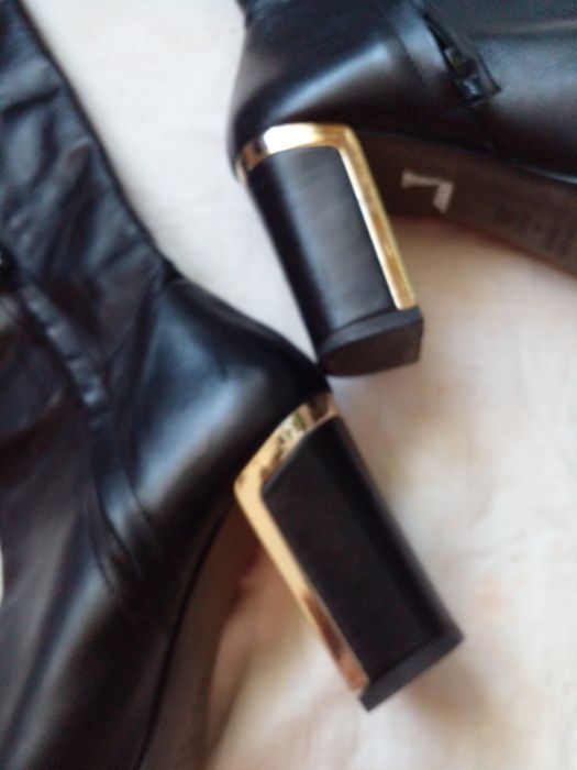 Шкіряні чоботи  39 р