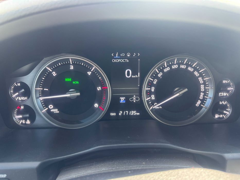 Toyota Land Cruiser 200 дизель автомат