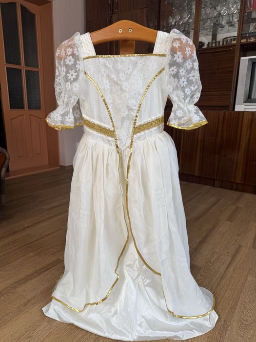 Продам випускну сукню на дівчинку  140 134