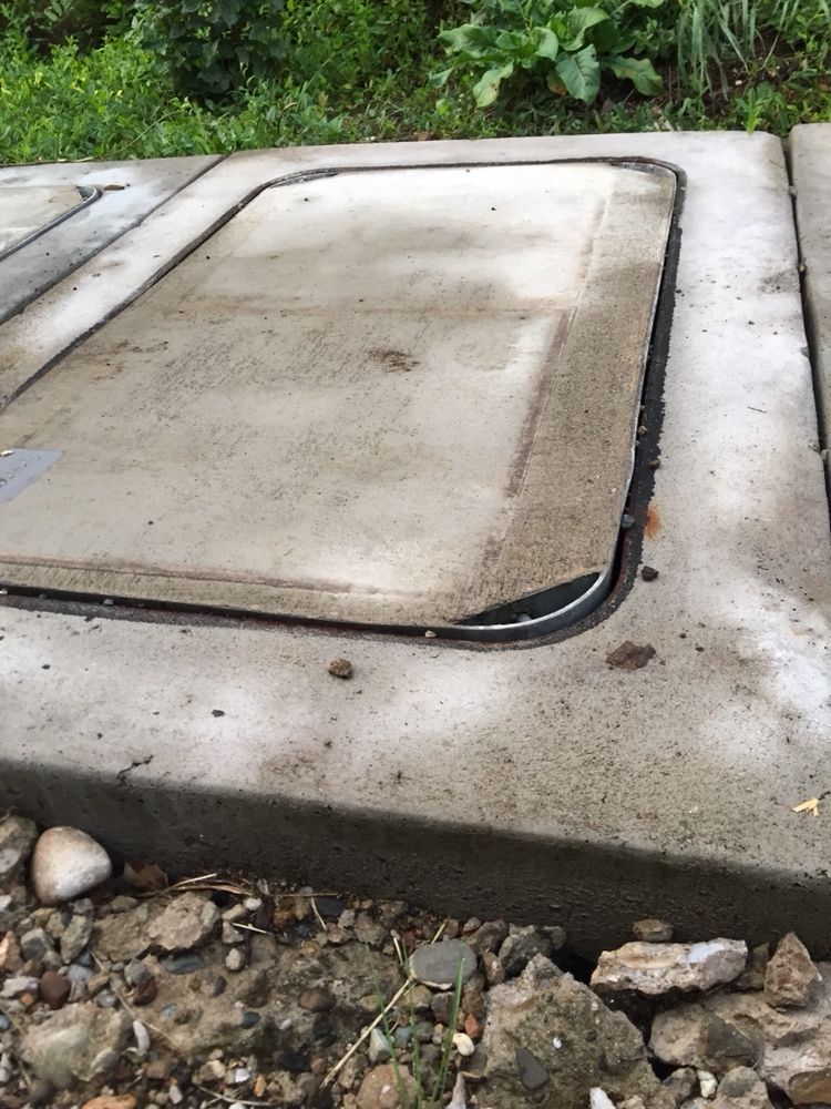 Pokrywa plyta betonowa rewizyjna studzienka kanalizacyjna