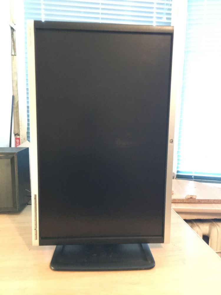 HP  Compaq LA2405x