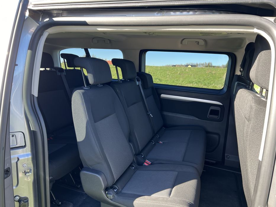 Wynajem busa/Przewóz osób Toyota Proace 9-osobowa