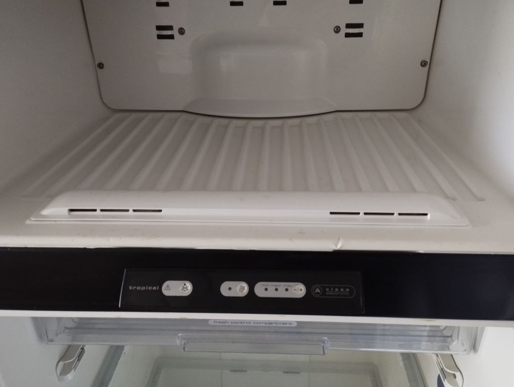 Холодильник нофрост 1,80-70