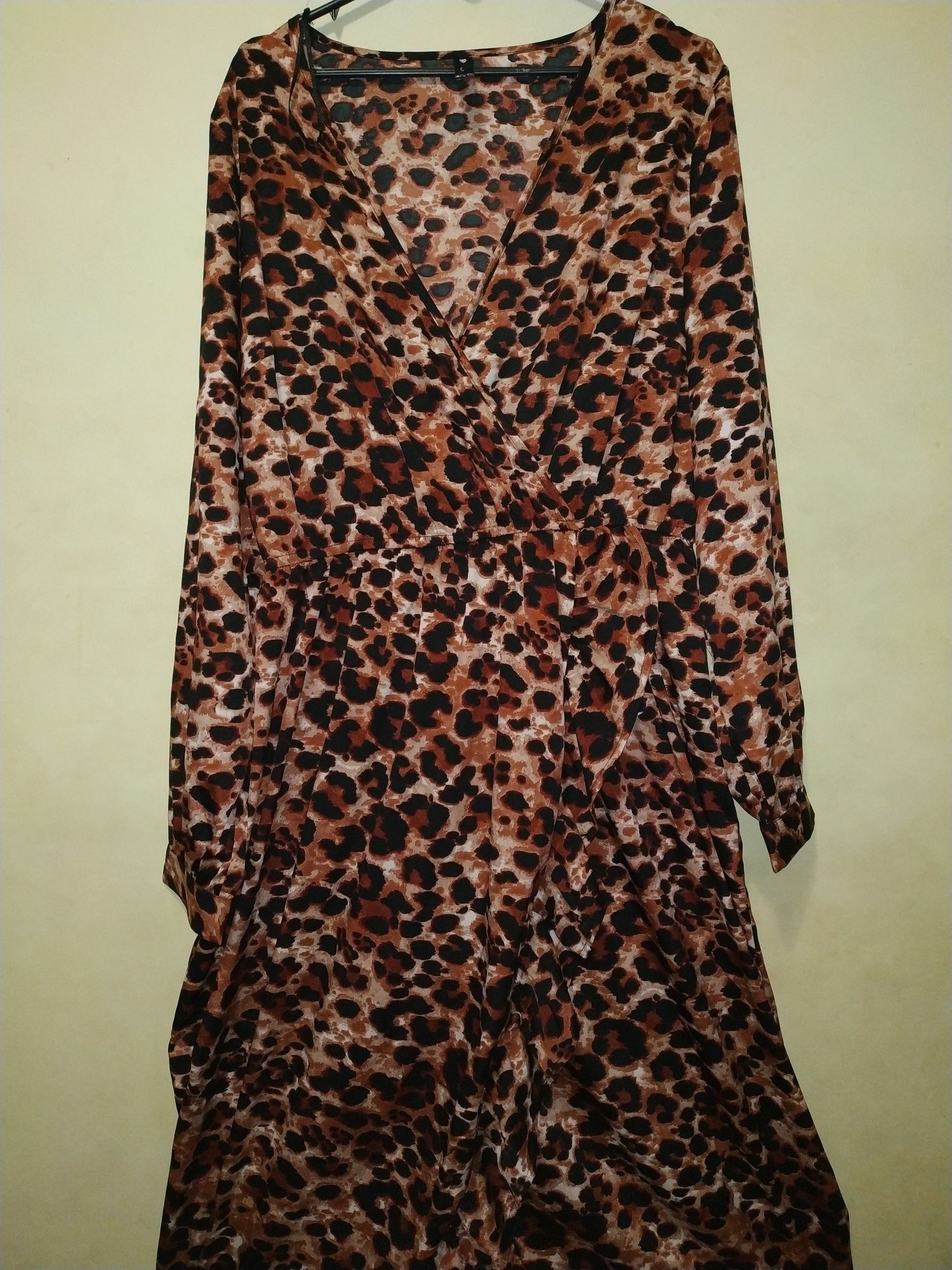 Сукня с леопардовим принтом