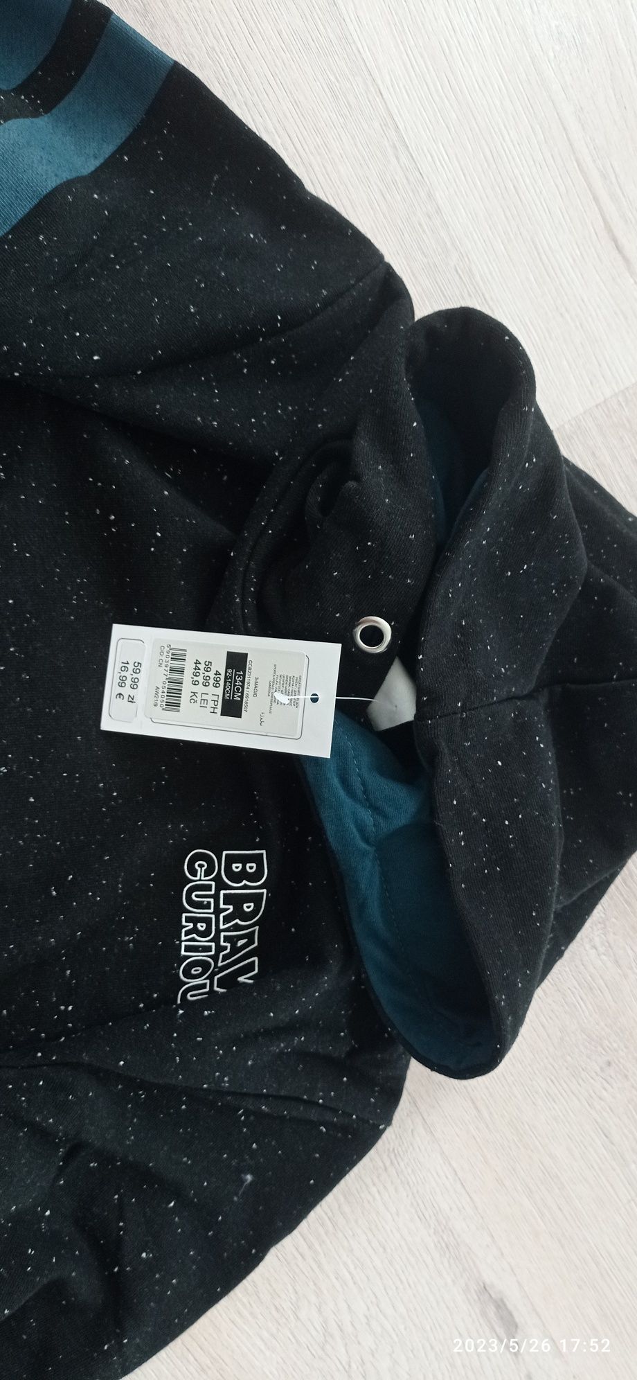 Bluza czarna chłopięca nowa z kapturem 134