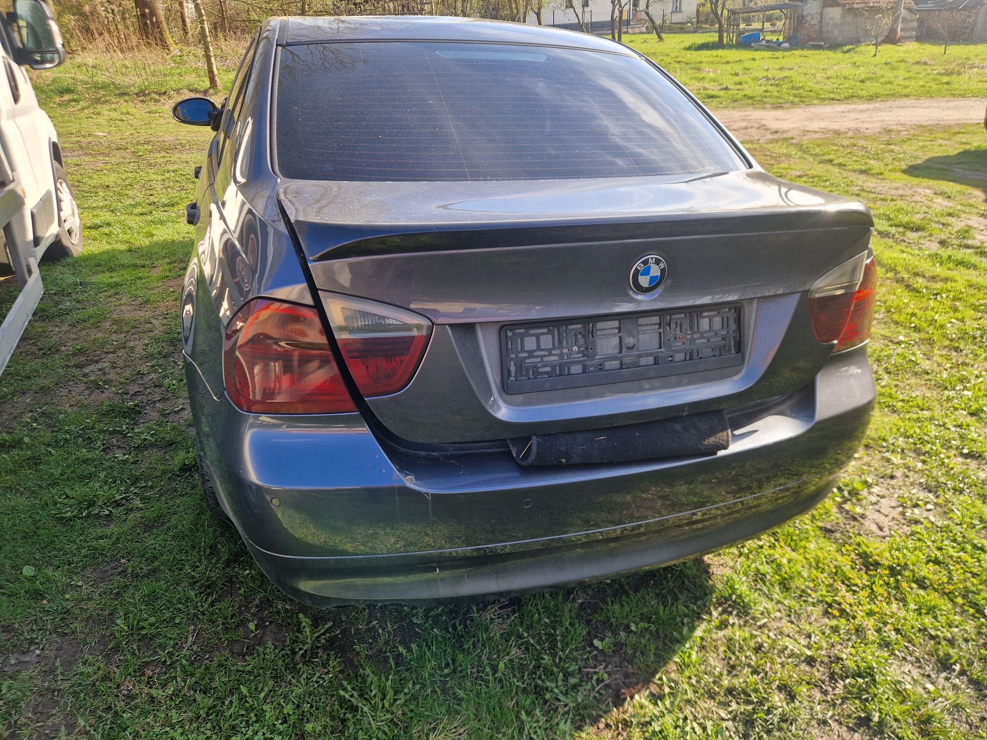 Klapa tyl e90 zderzak lotka sparkling graphite metallic