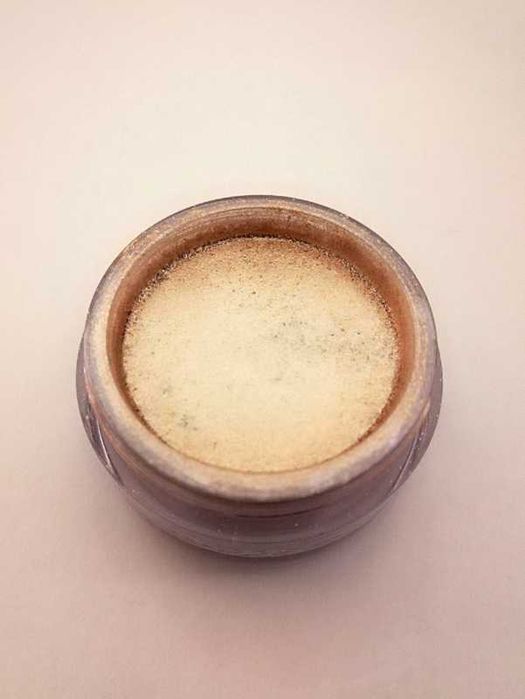 Bell Cień do powiek złoty szampan pigment 02 Champagne Beige loose eye