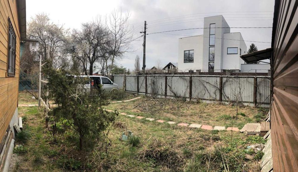 Продам ділянку з житловим будиночком на Русанівських Садах