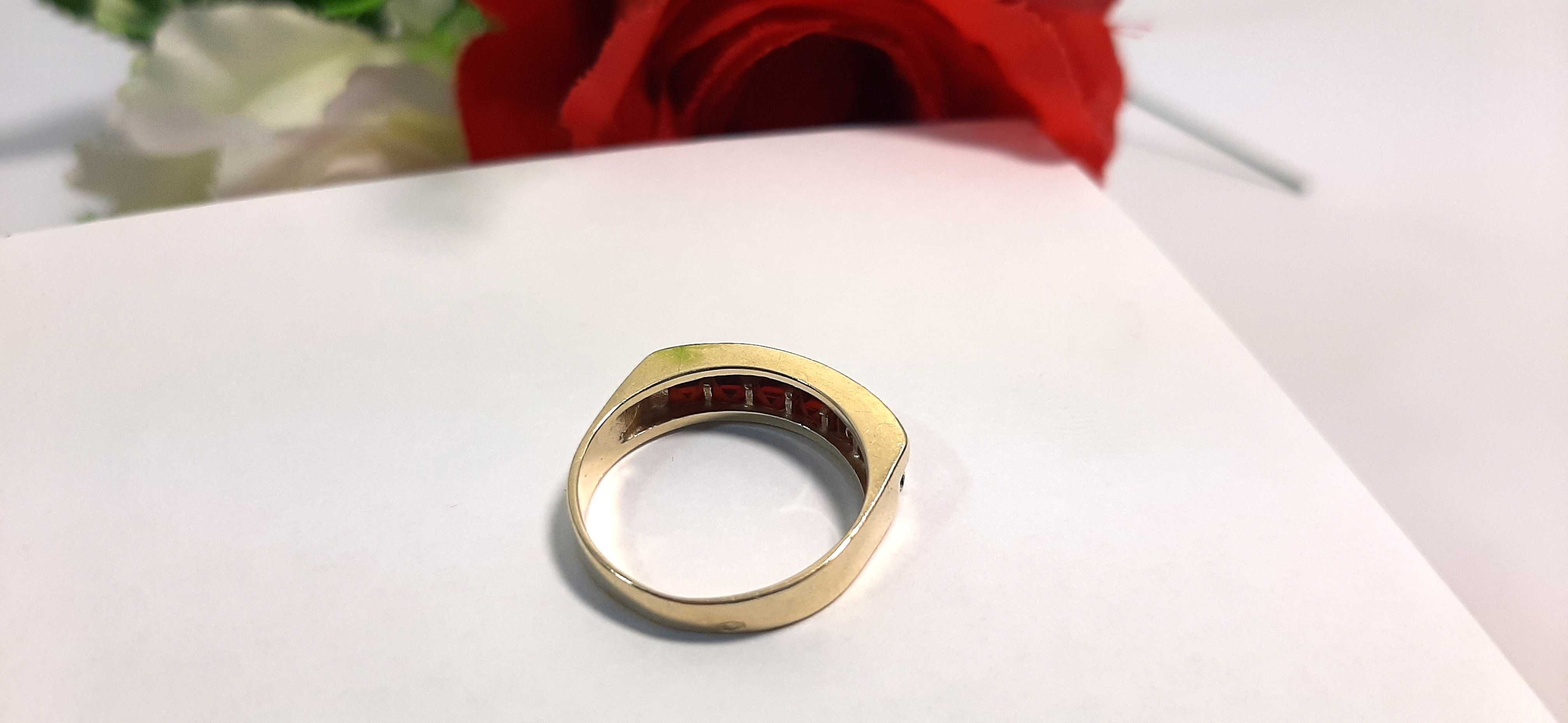 Piękny złoty pierścionek 3,24 g 585